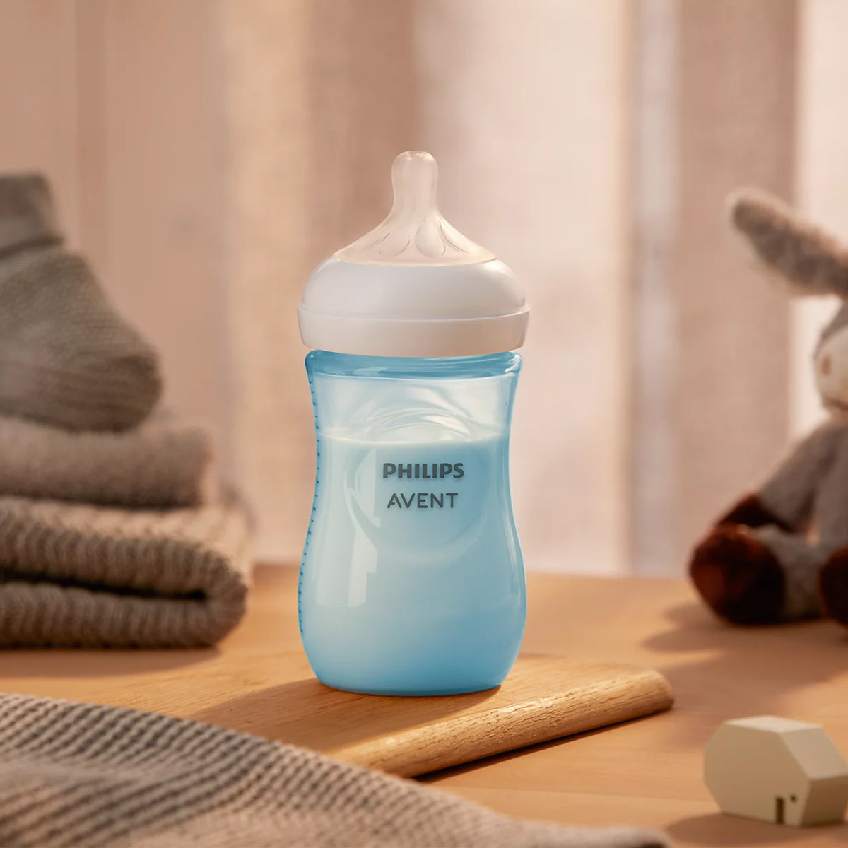 Mamadera natural response Avent 260ml 1m+ Azul